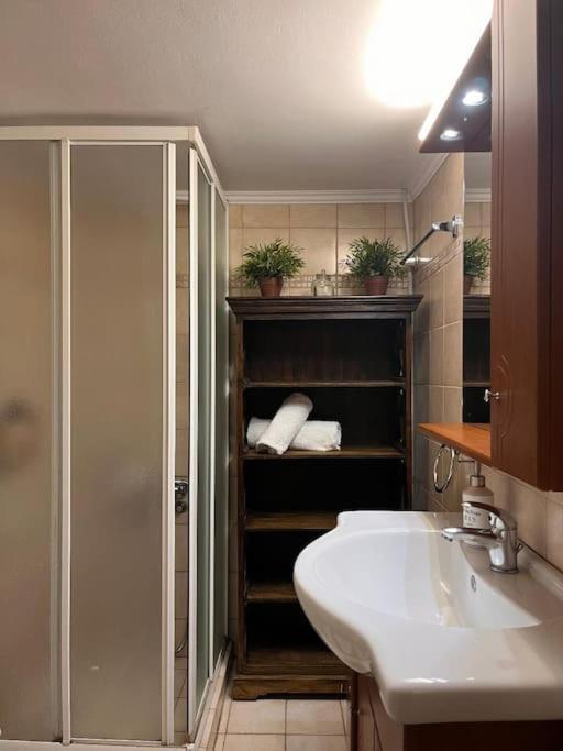 Carlito"S Apartment 1 Next To Metro Station Athen Eksteriør billede